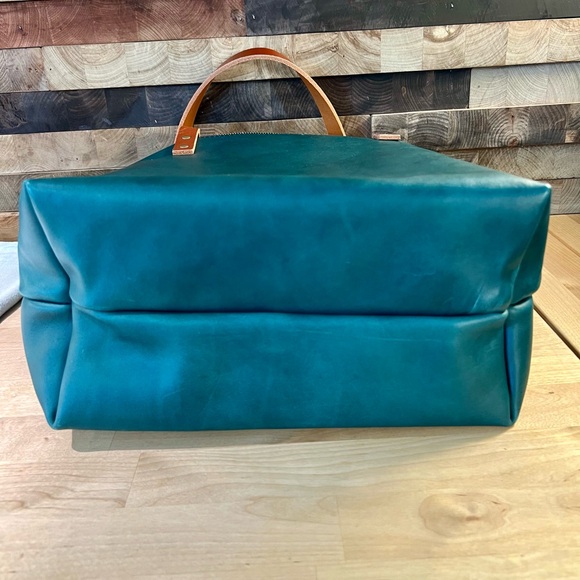 ❌ SOLD ❌ Portland Leather Goods Caribbean large zip tote, new - Picture 3 of 5